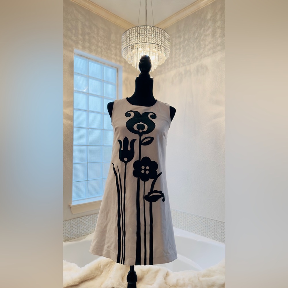 Victoria Beckhan Pre-loved with some signs of wear but still in good condition.